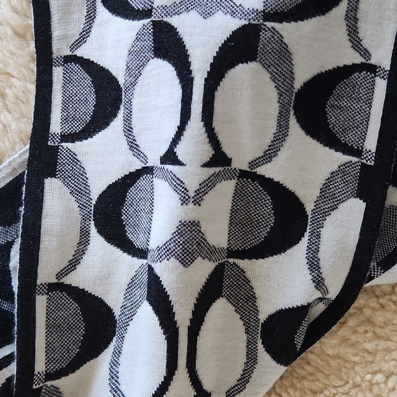 NWT Coach Tonal Signature Wool Knit Scarf 🖤🧣 - Picture 4 of 13